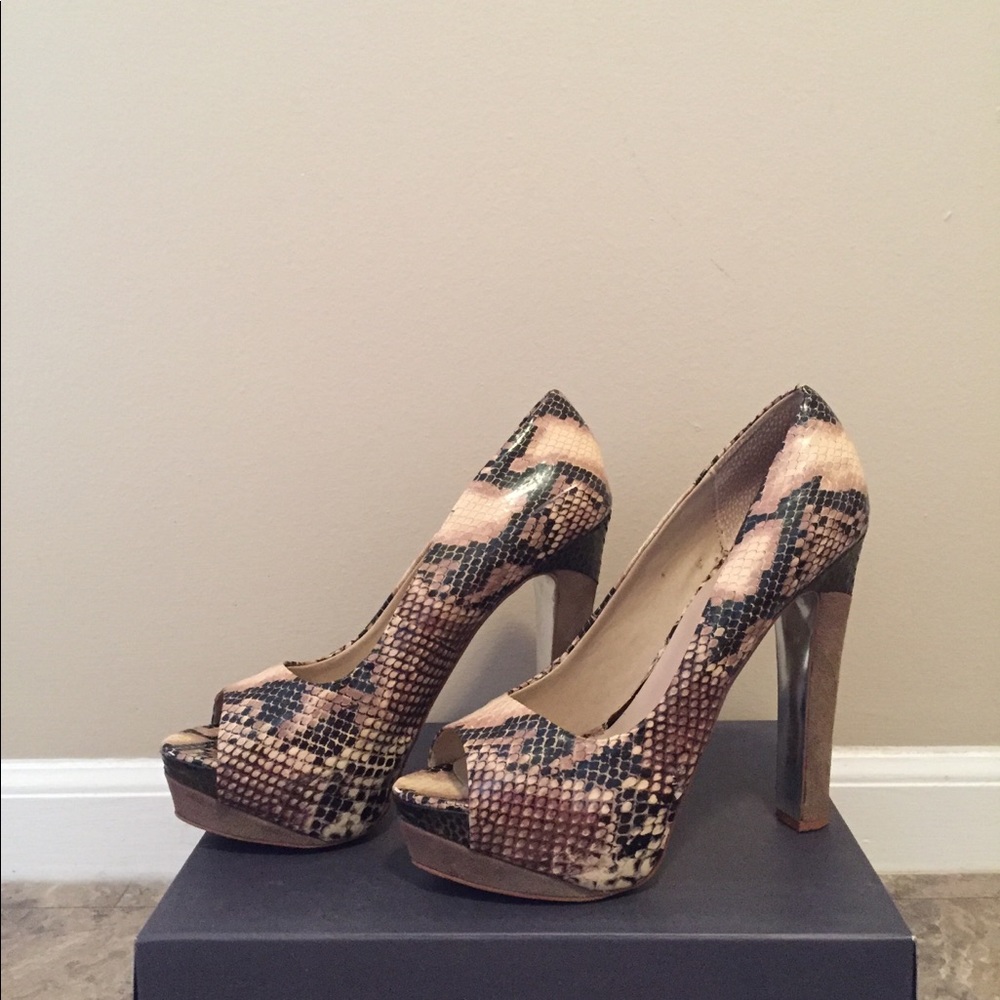 Python Peep toe pump